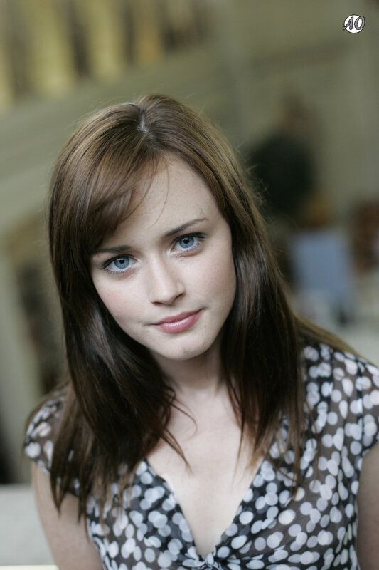 woman with blue eyes and brown hair