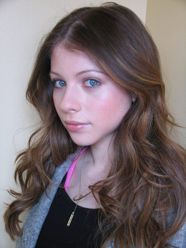 woman with blue eyes and brown hair