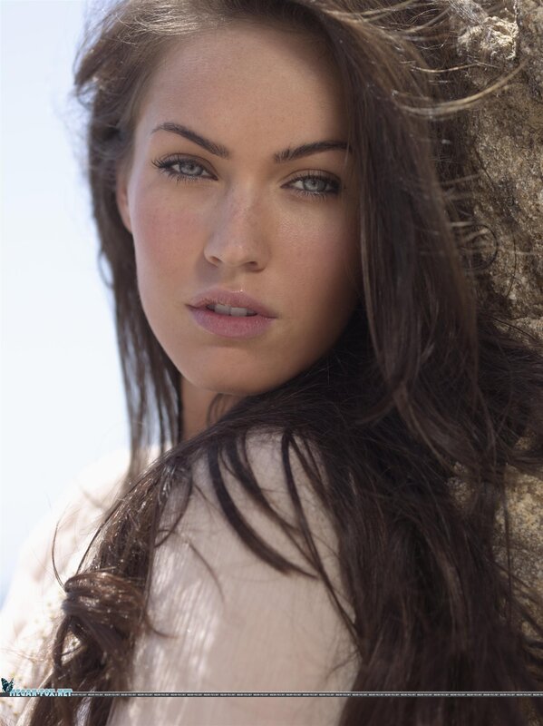 woman with blue eyes and brown hair