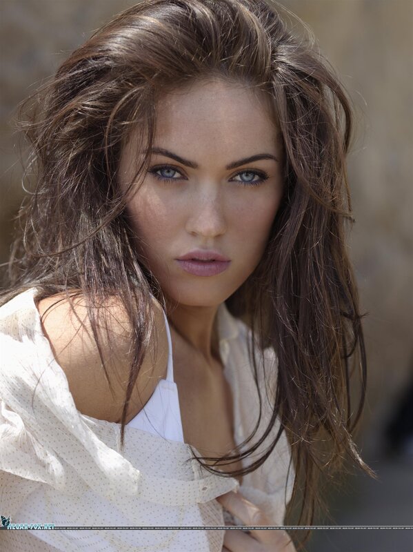 woman with blue eyes and brown hair