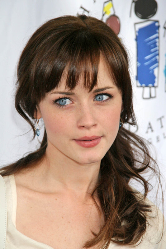 woman with blue eyes and brown hair