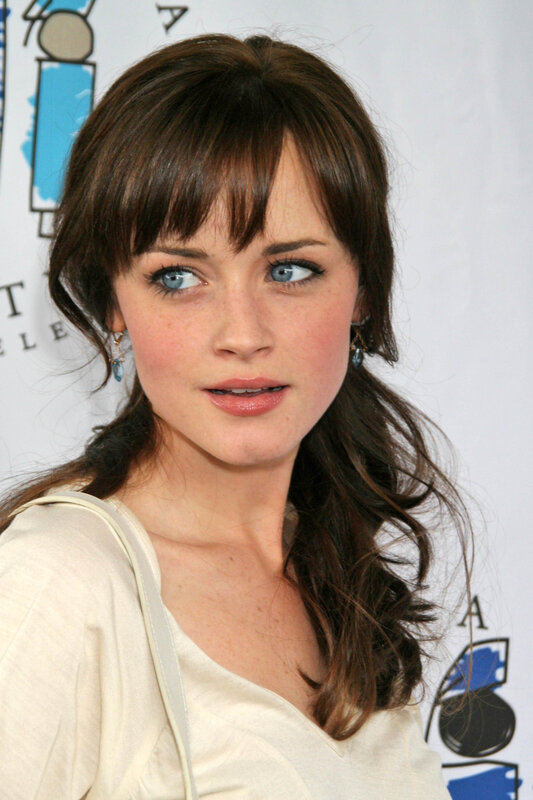woman with blue eyes and brown hair