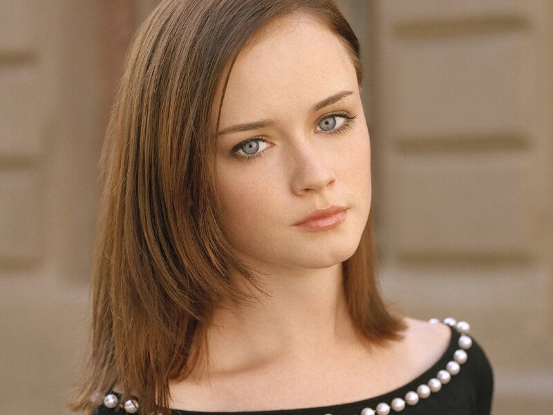 woman with blue eyes and brown hair
