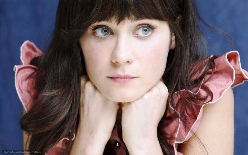 woman with blue eyes and brown hair