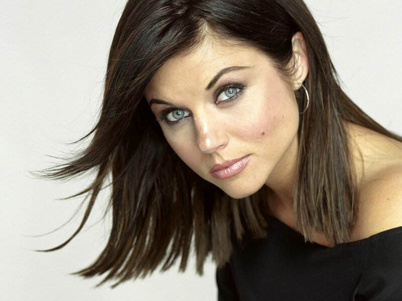 woman with blue eyes and brown hair