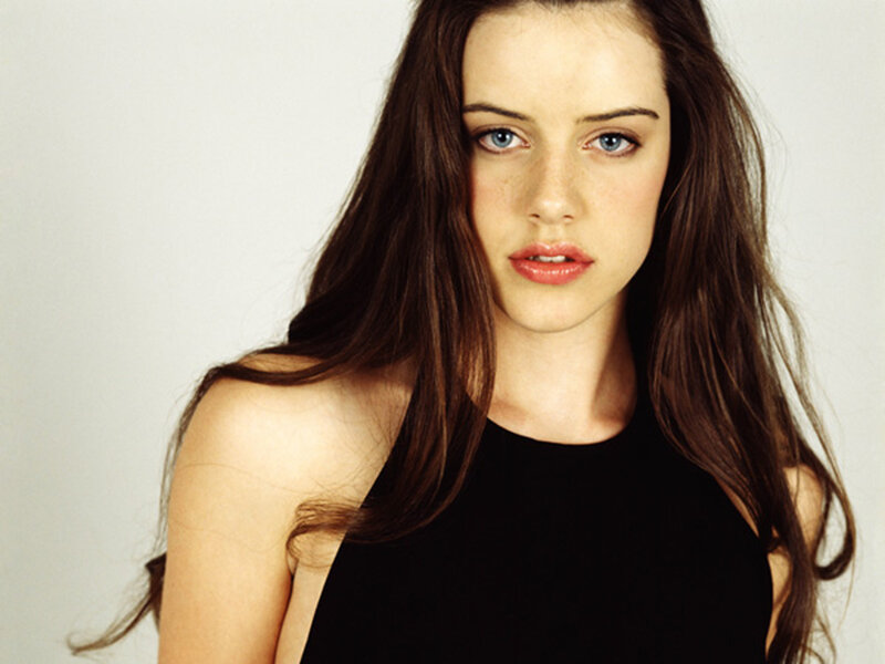 woman with blue eyes and brown hair