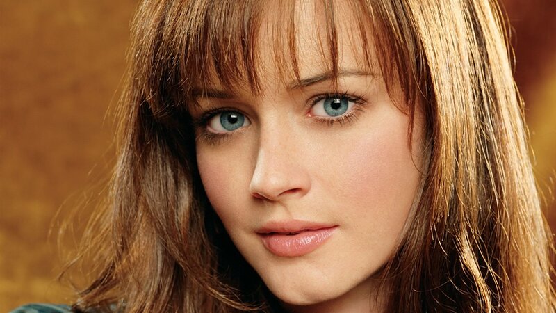 woman with blue eyes and brown hair