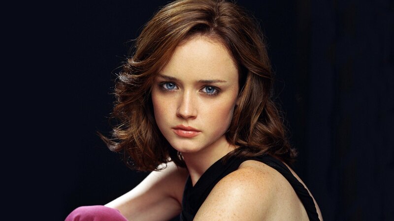 woman with blue eyes and brown hair