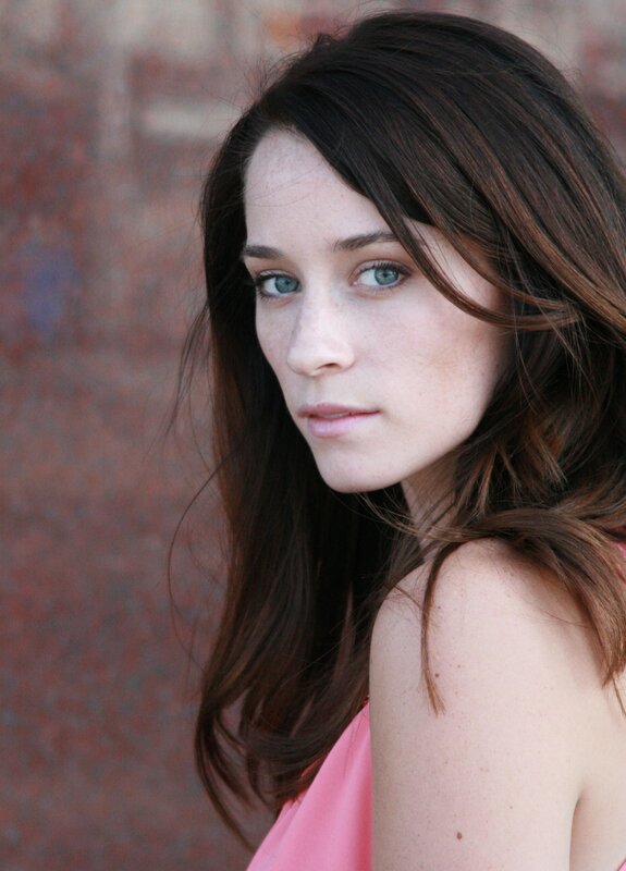 woman with blue eyes and brown hair