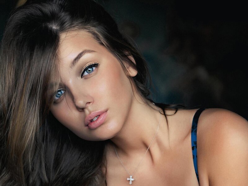 woman with blue eyes and cross necklace