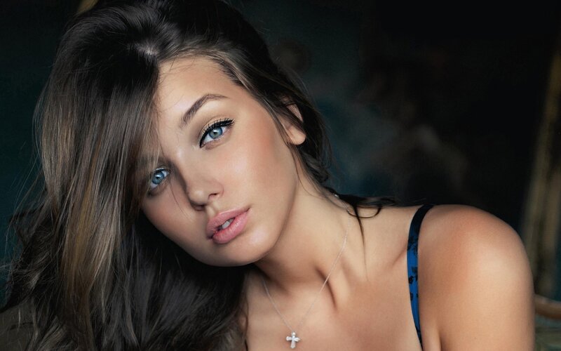 woman with blue eyes and cross necklace
