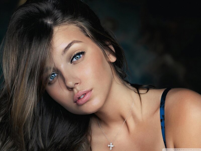 woman with blue eyes and cross necklace