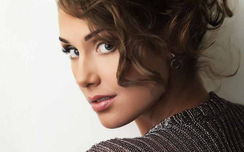 woman with blue eyes and curly hair