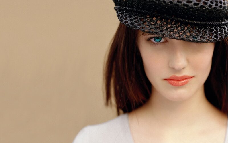 woman with blue eyes and hat