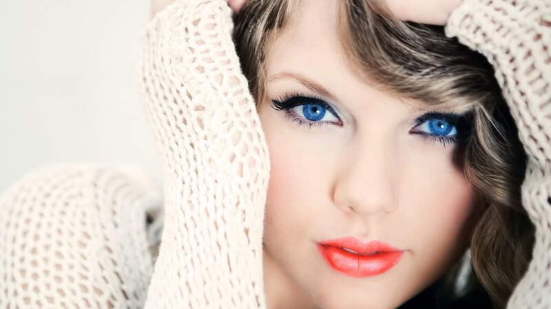 woman with blue eyes and red lips