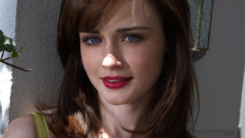 woman with blue eyes and red lipstick