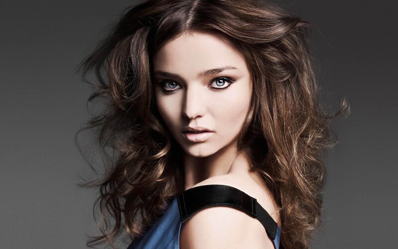 woman with blue eyes and wavy hair