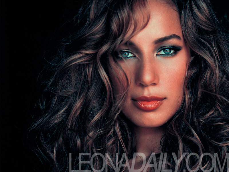 woman with blue eyes and wavy hair
