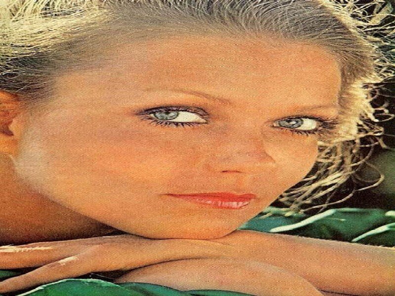 Woman with Blue Eyes — Green, Calm, Photograph