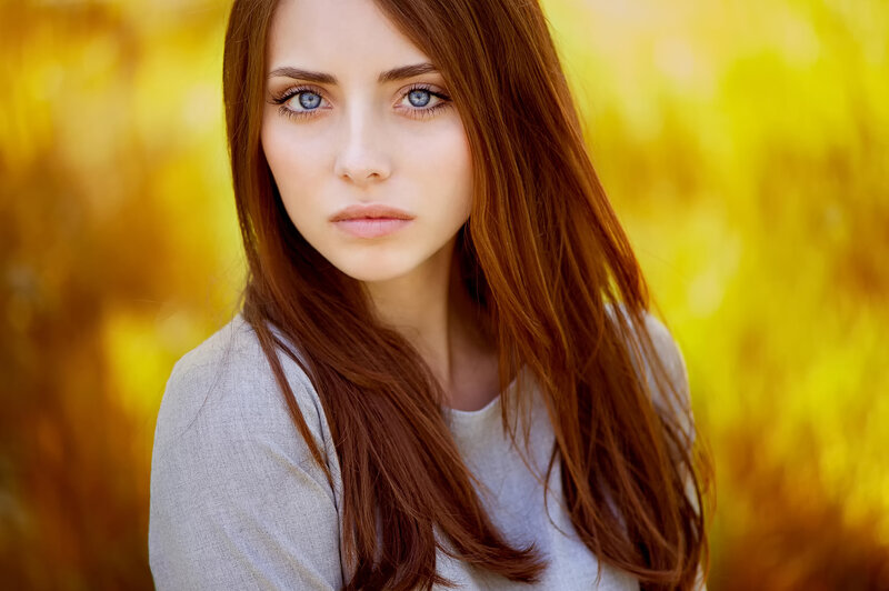 woman with blue eyes in autumn
