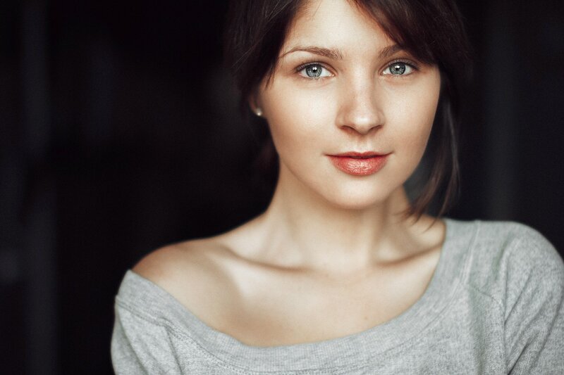 woman with blue eyes in gray top