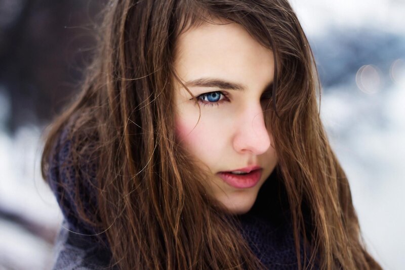 woman with blue eyes in winter