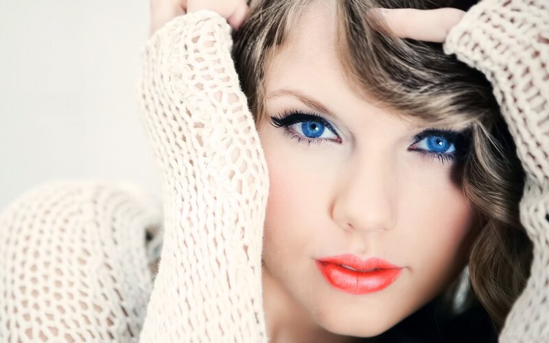 Woman with Blue Eyes — Intense, Photograph, Sweater, Makeup