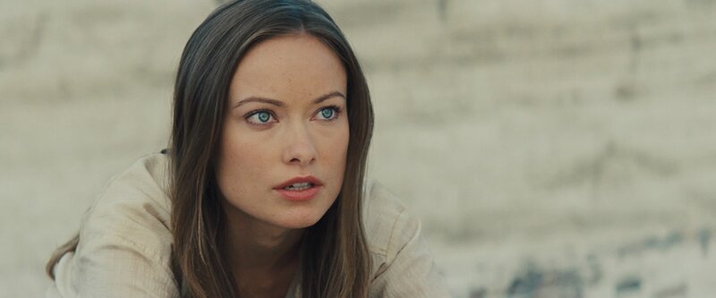 woman with blue eyes looking forward