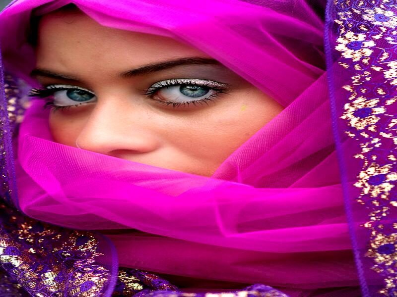 Woman with Blue Eyes — Magenta
