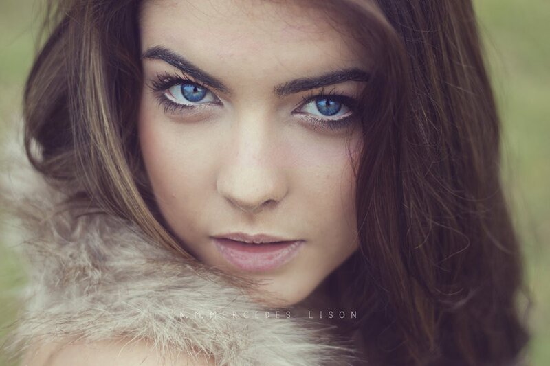 woman with blue eyes portrait