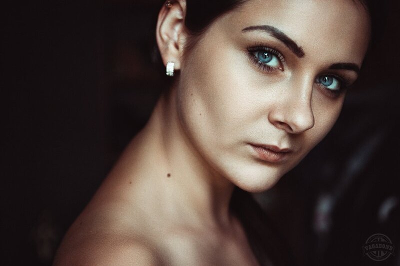woman with blue eyes portrait