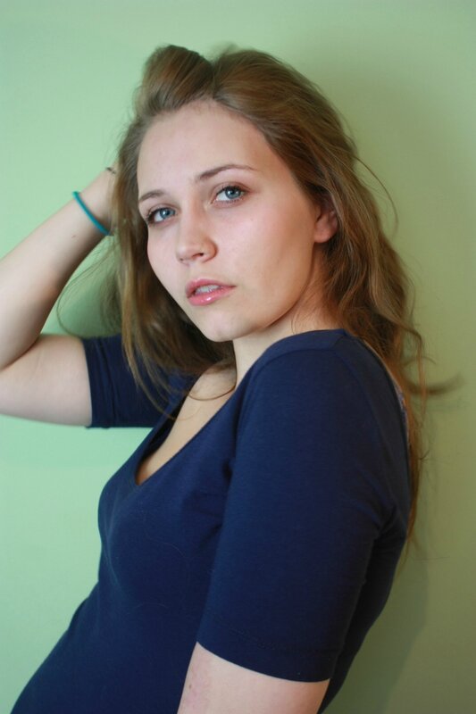 woman with blue eyes posing