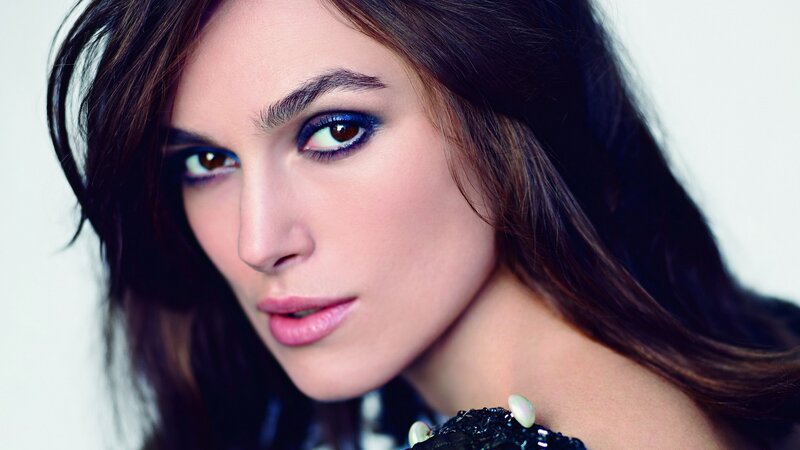woman with blue eyeshadow