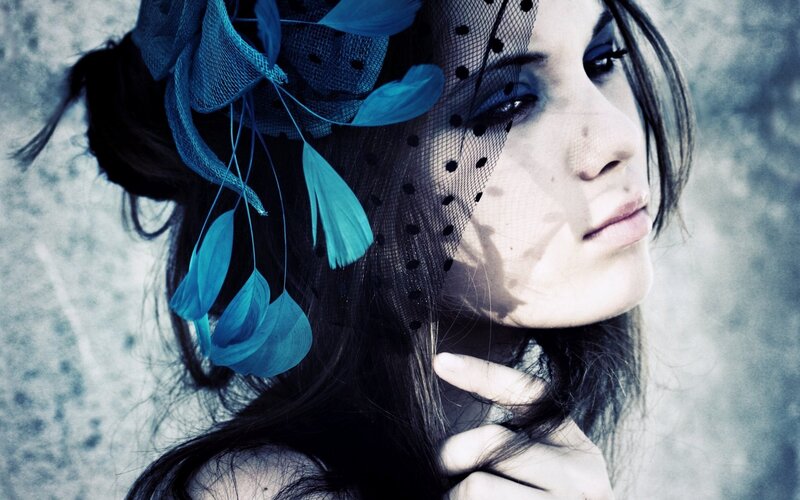 woman with blue feather headpiece