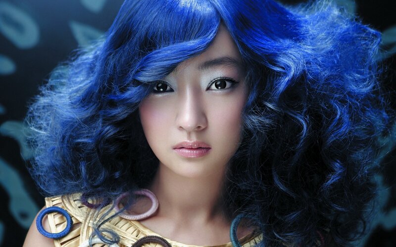 woman with blue hair