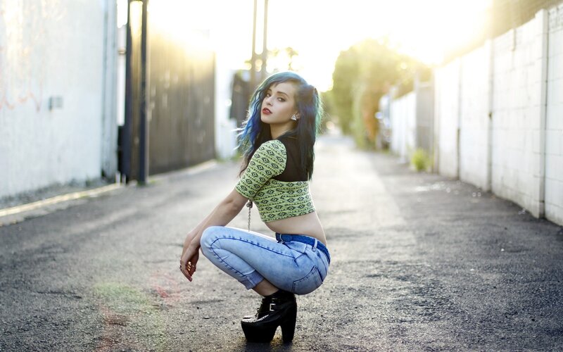 woman with blue hair in alley