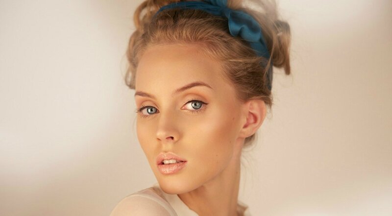 woman with blue headband