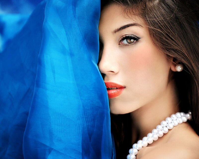 woman with blue veil and pearls
