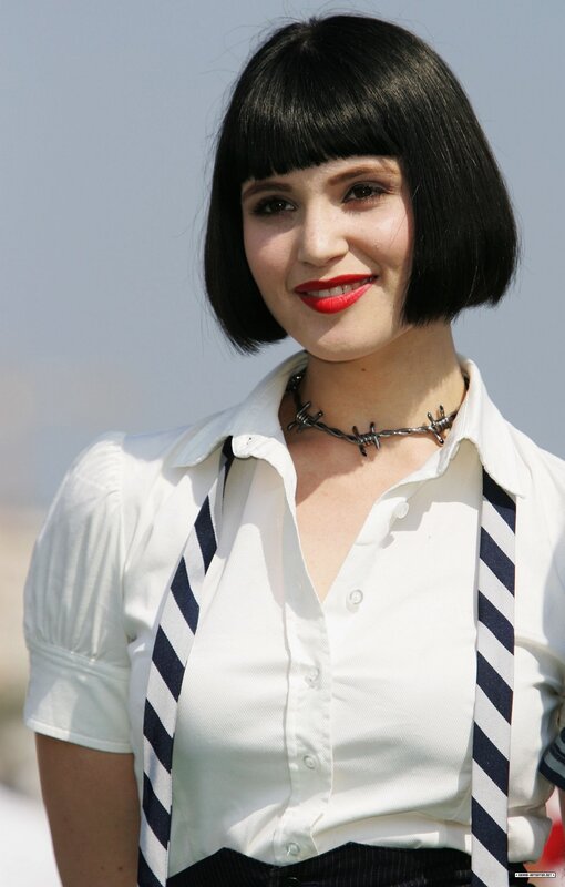 woman with bob haircut and red lipstick