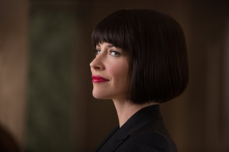 woman with bob haircut in profile