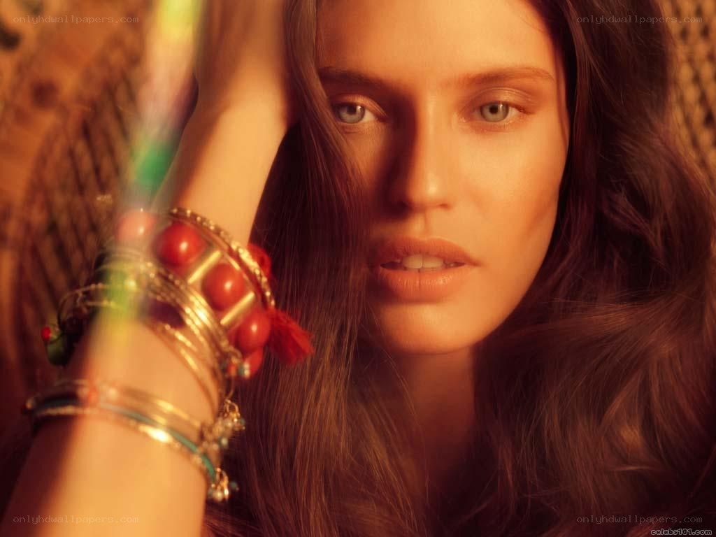 woman with bohemian bracelets