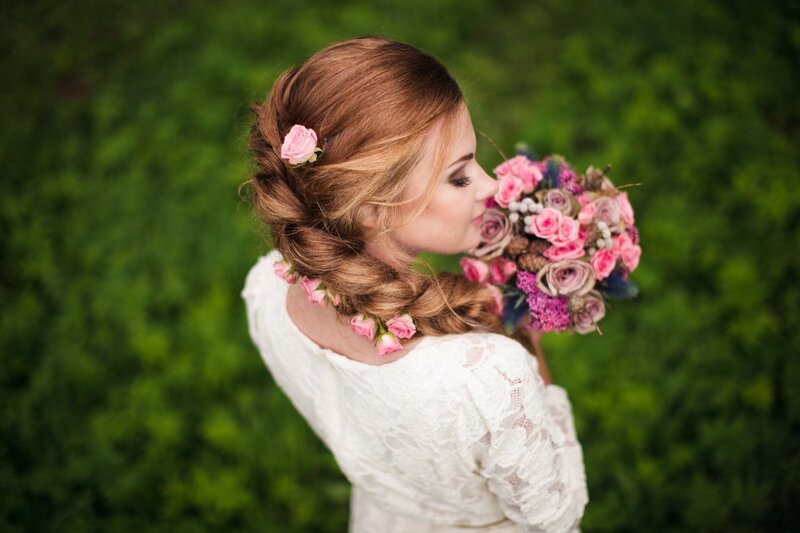 Woman with Bouquet — Green