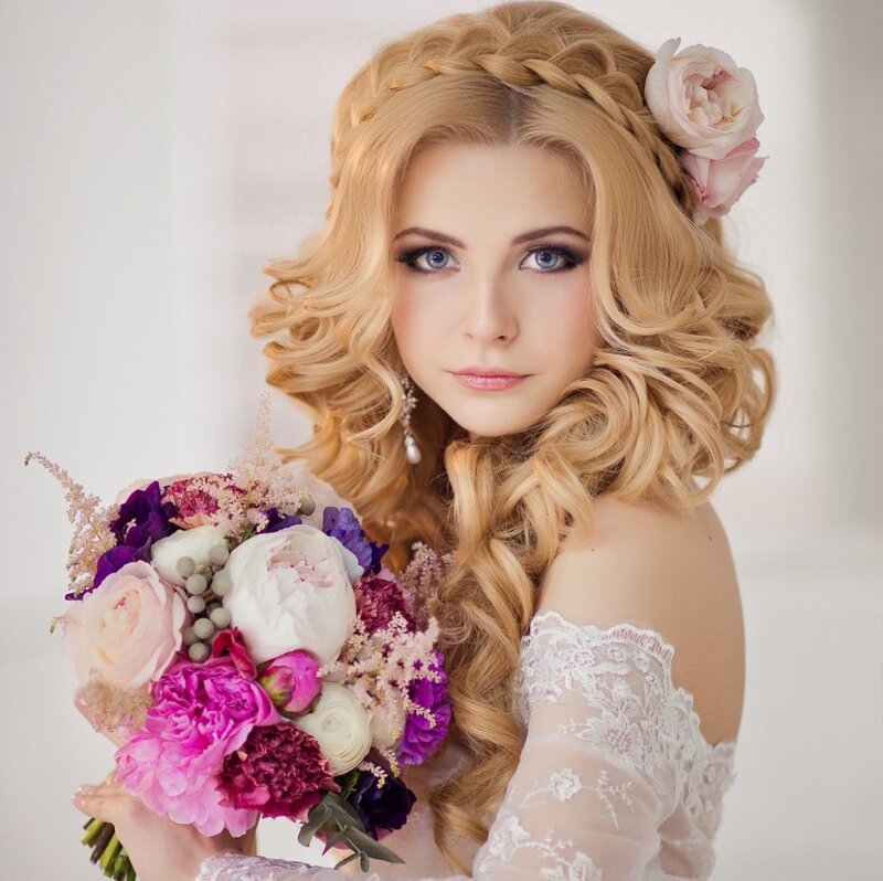 Woman with Bouquet — White
