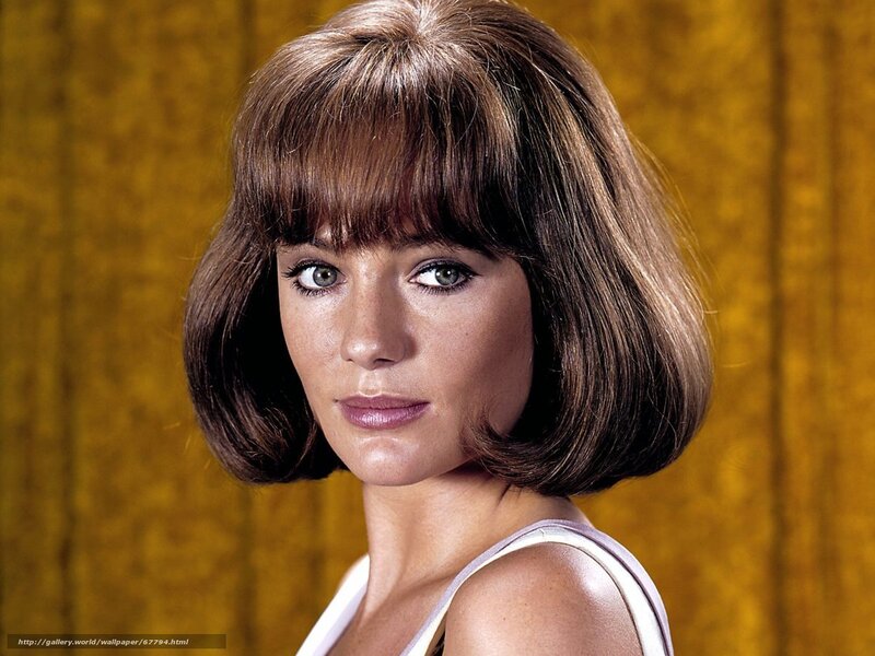 woman with brown bob haircut