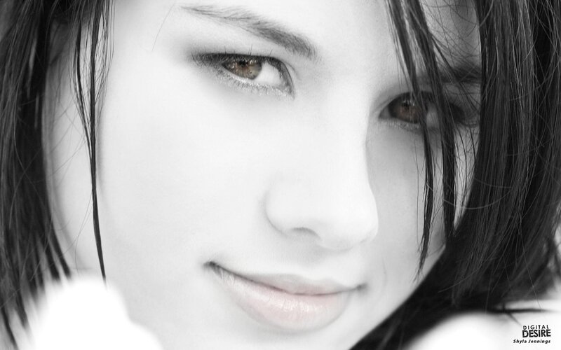 Woman with Brown Eyes — Black, Calm