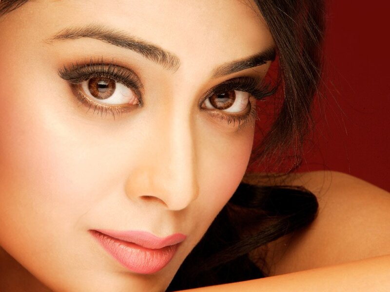 Woman with Brown Eyes — Red, Dramatic, Photograph, Makeup