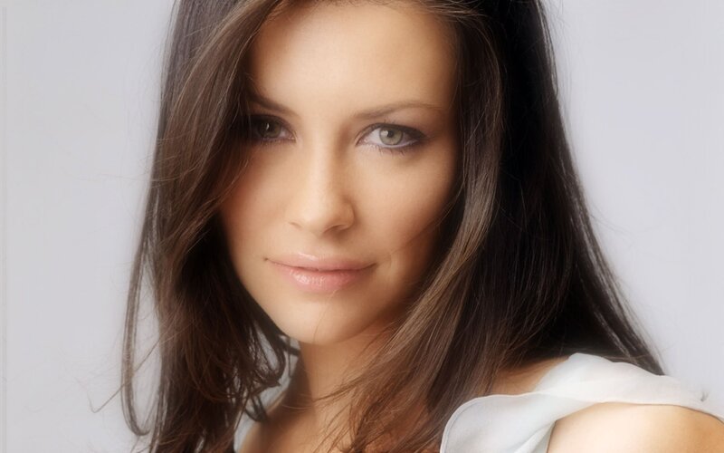 woman with brown hair