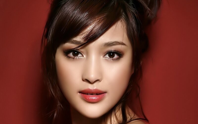 woman with brown hair
