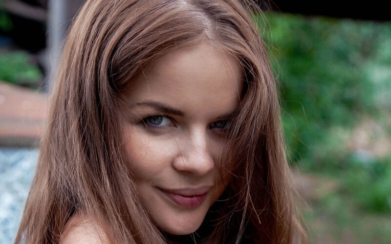 woman with brown hair and blue eyes