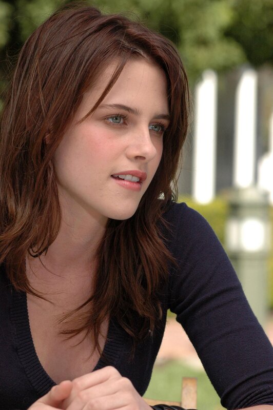 woman with brown hair and blue eyes